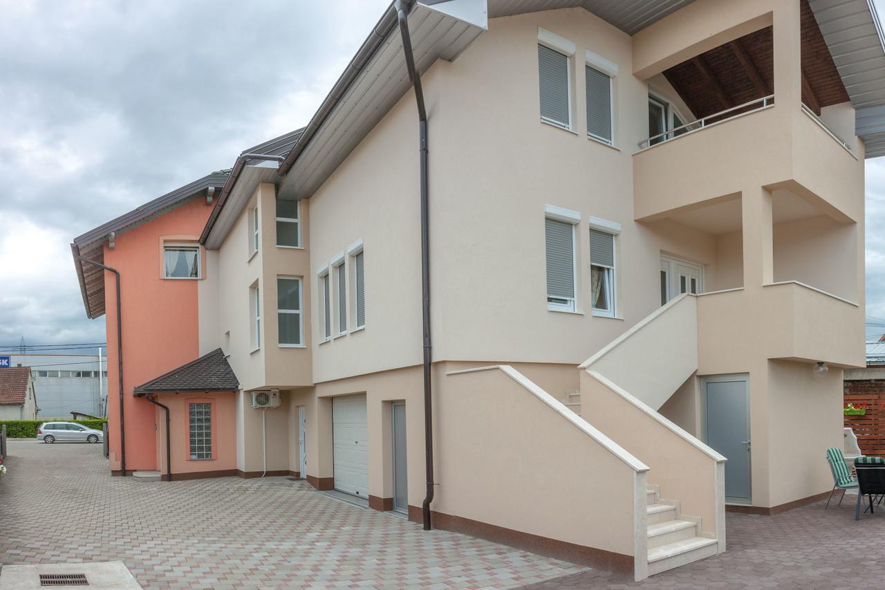 Villa Maja Bihać Exteriör bild